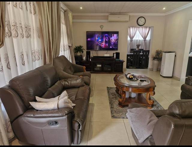 3 BEDROOM HOUSE FOR SALE IN SEA VIEW